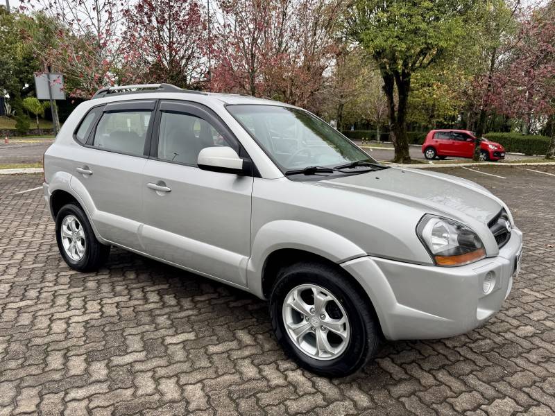 HYUNDAI - TUCSON - 2012/2013 - Prata - R$ 47.900,00