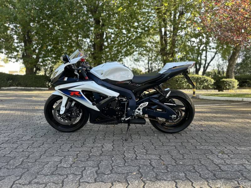 SUZUKI - GSXR - 2012/2013 - Branca - R$ 44.900,00
