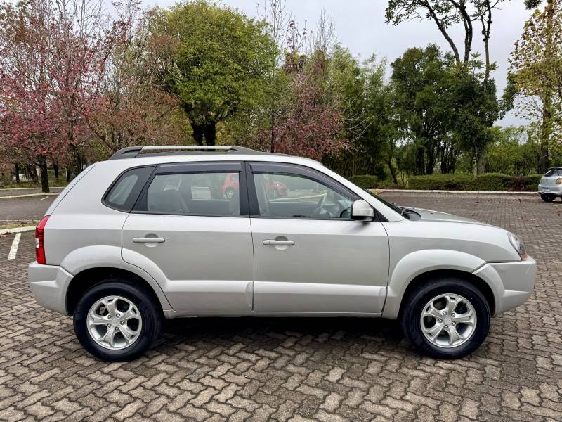 HYUNDAI - TUCSON - 2012/2013 - Prata - R$ 47.900,00