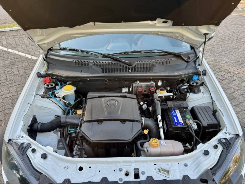 FIAT - PALIO - 2014/2015 - Branca - R$ 49.900,00