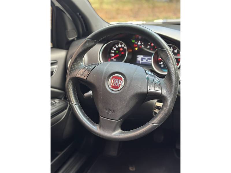 FIAT - BRAVO - 2015/2016 - Branca - R$ 54.900,00