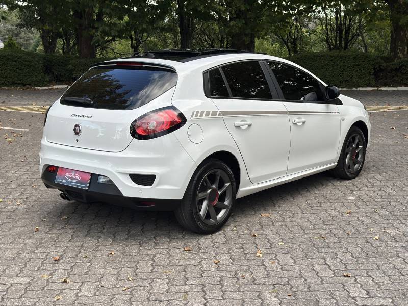 FIAT - BRAVO - 2015/2016 - Branca - R$ 54.900,00