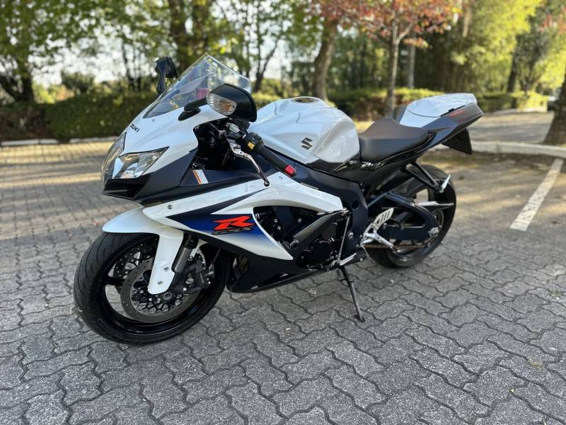 SUZUKI - GSXR - 2012/2013 - Branca - R$ 44.900,00