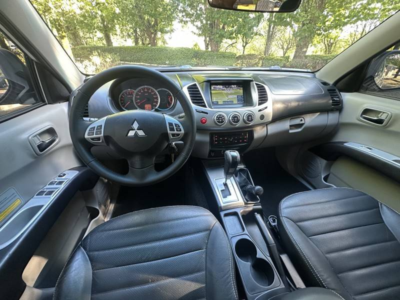 MITSUBISHI - L200 - 2014/2015 - Branca - R$ 105.900,00