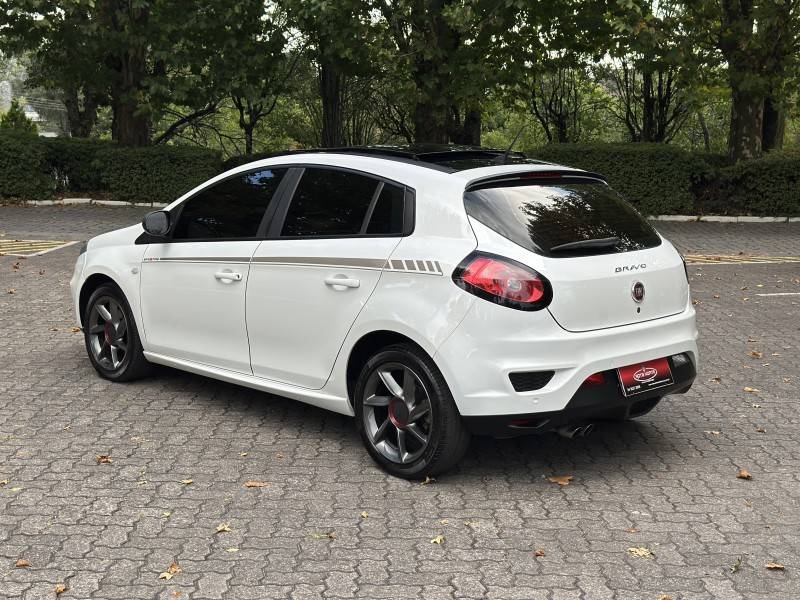 FIAT - BRAVO - 2015/2016 - Branca - R$ 54.900,00