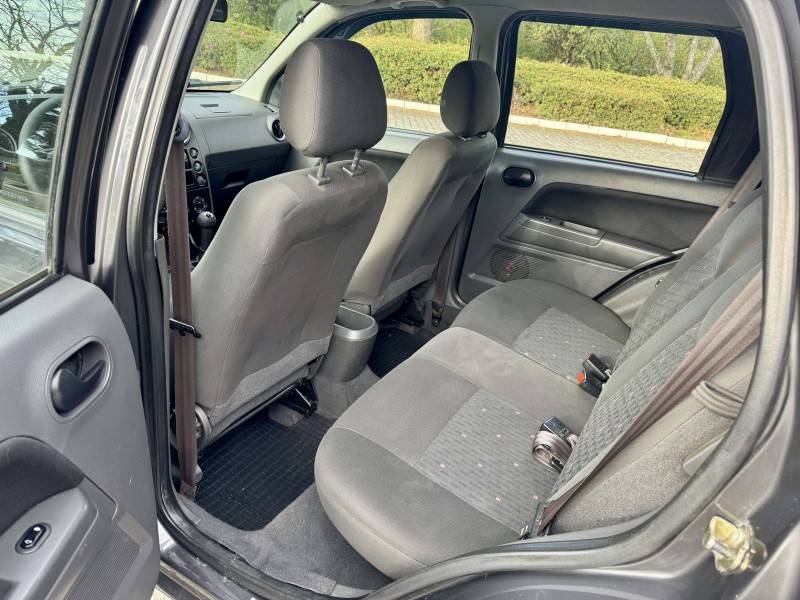 FORD - ECOSPORT - 2005/2005 - Cinza - R$ 28.900,00