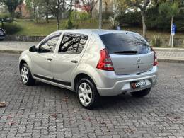 RENAULT - SANDERO - 2012/2013 - Prata - R$ 32.900,00