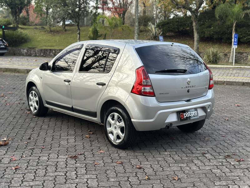 RENAULT - SANDERO - 2012/2013 - Prata - R$ 32.900,00