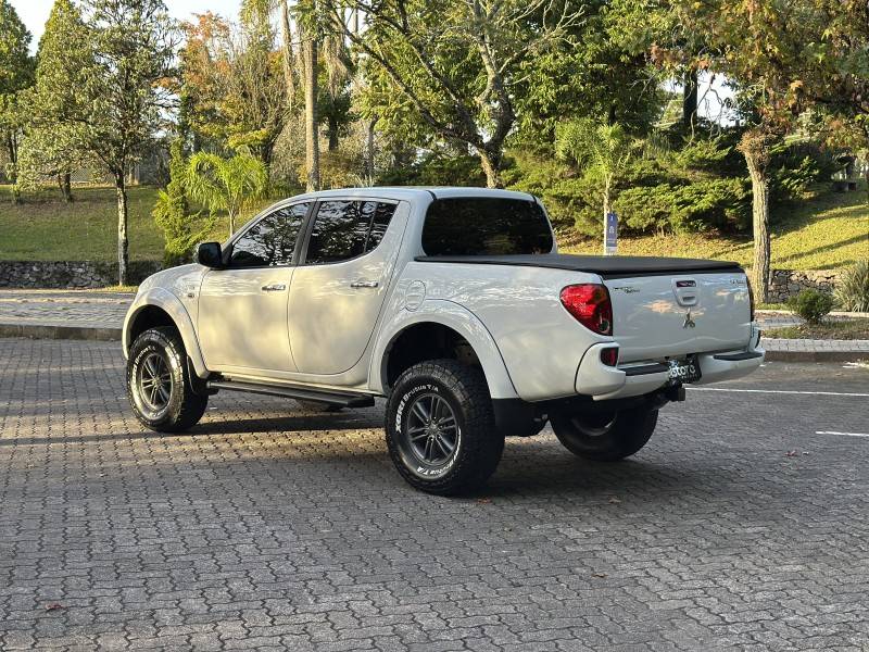 MITSUBISHI - L200 - 2014/2015 - Branca - R$ 105.900,00