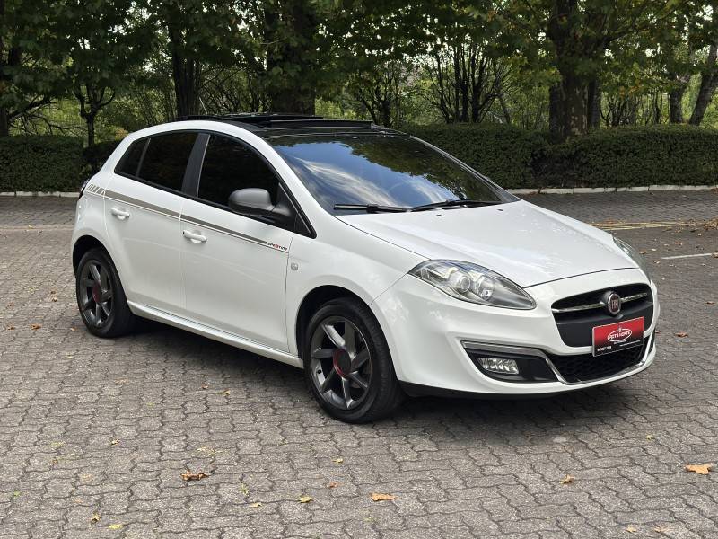 FIAT - BRAVO - 2015/2016 - Branca - R$ 54.900,00