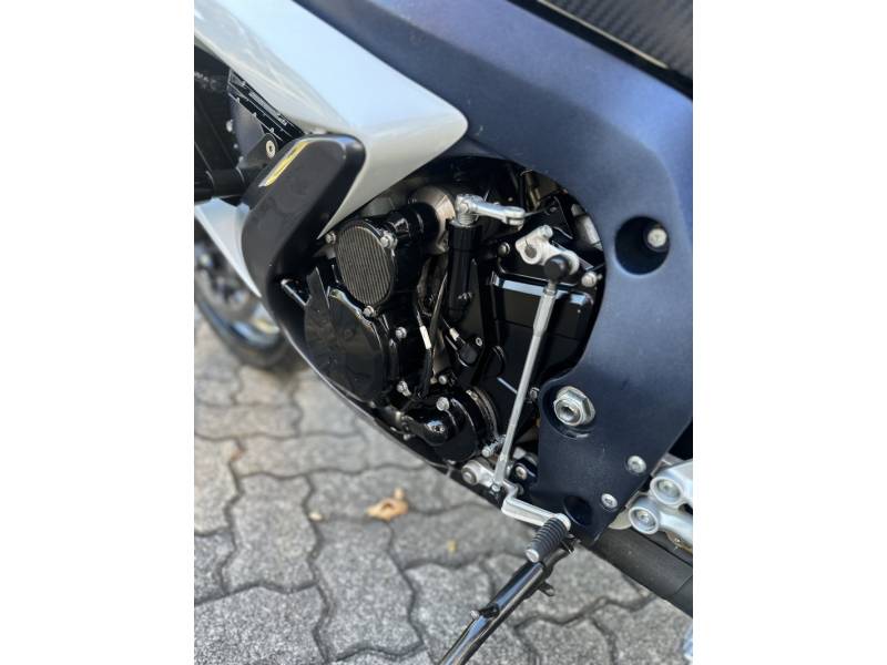 SUZUKI - GSXR - 2012/2013 - Branca - R$ 44.900,00