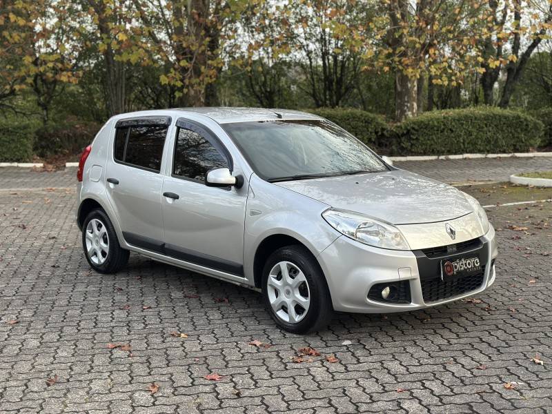 RENAULT - SANDERO - 2012/2013 - Prata - R$ 32.900,00